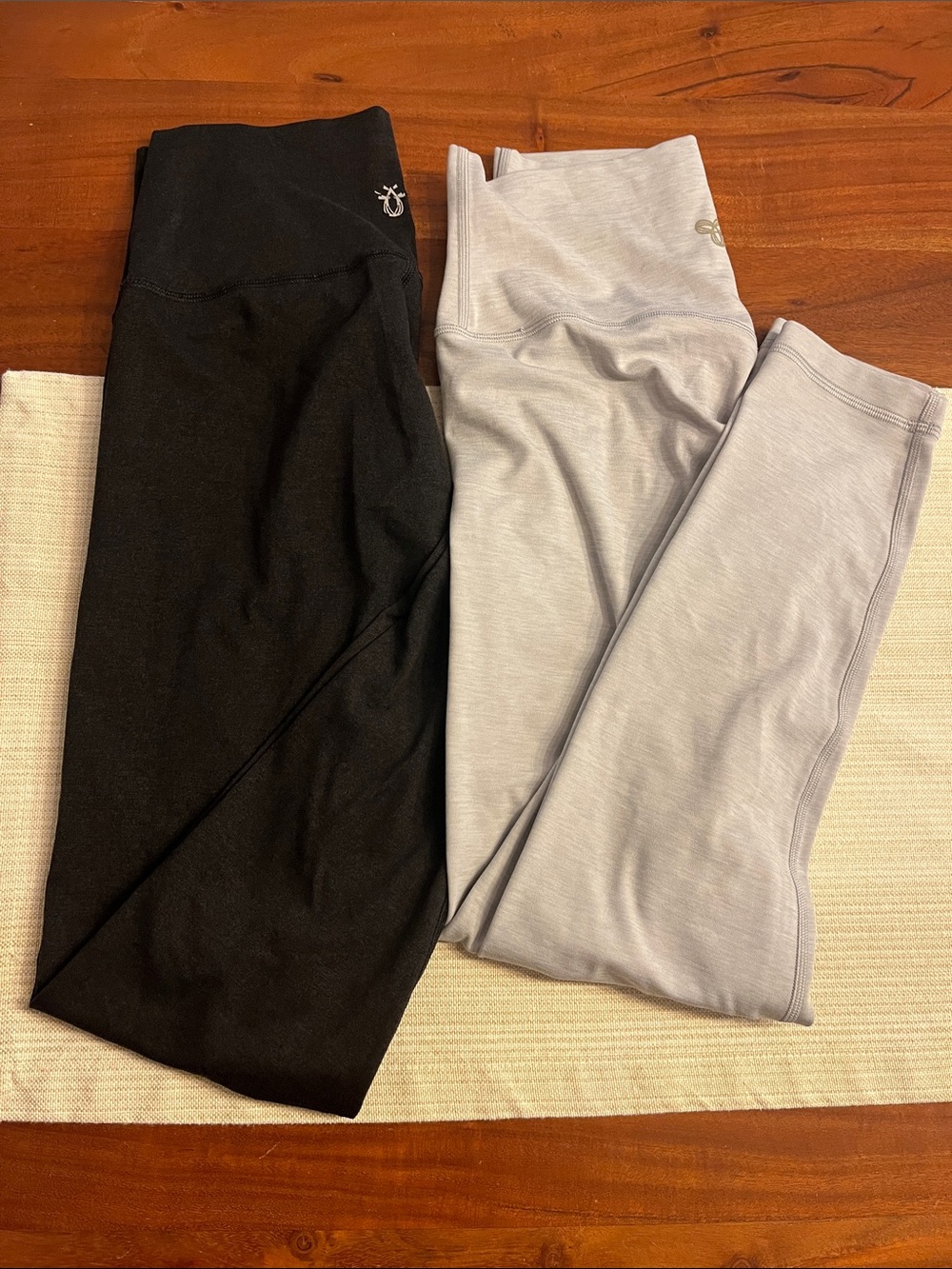 Aritzia Golden High-Waist Leggings Duo - Black & Light Gray